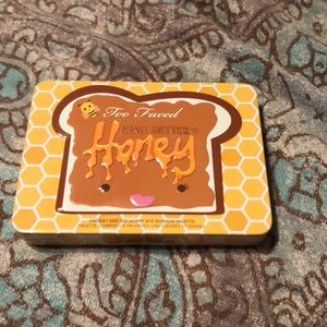 Too Faced Peanut Butter and Honey Palette